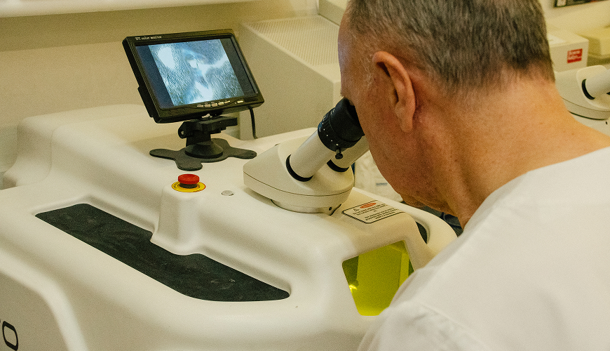 Laboratorio dental, microscopia, precisión